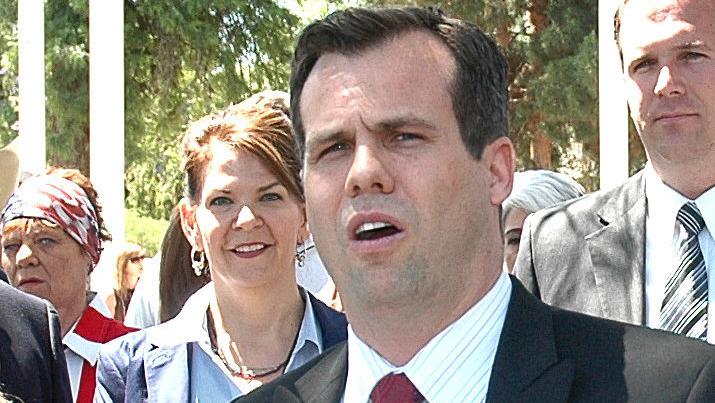 Top Arizona lawmaker says private border walls shouldn't need permits, safety inspections